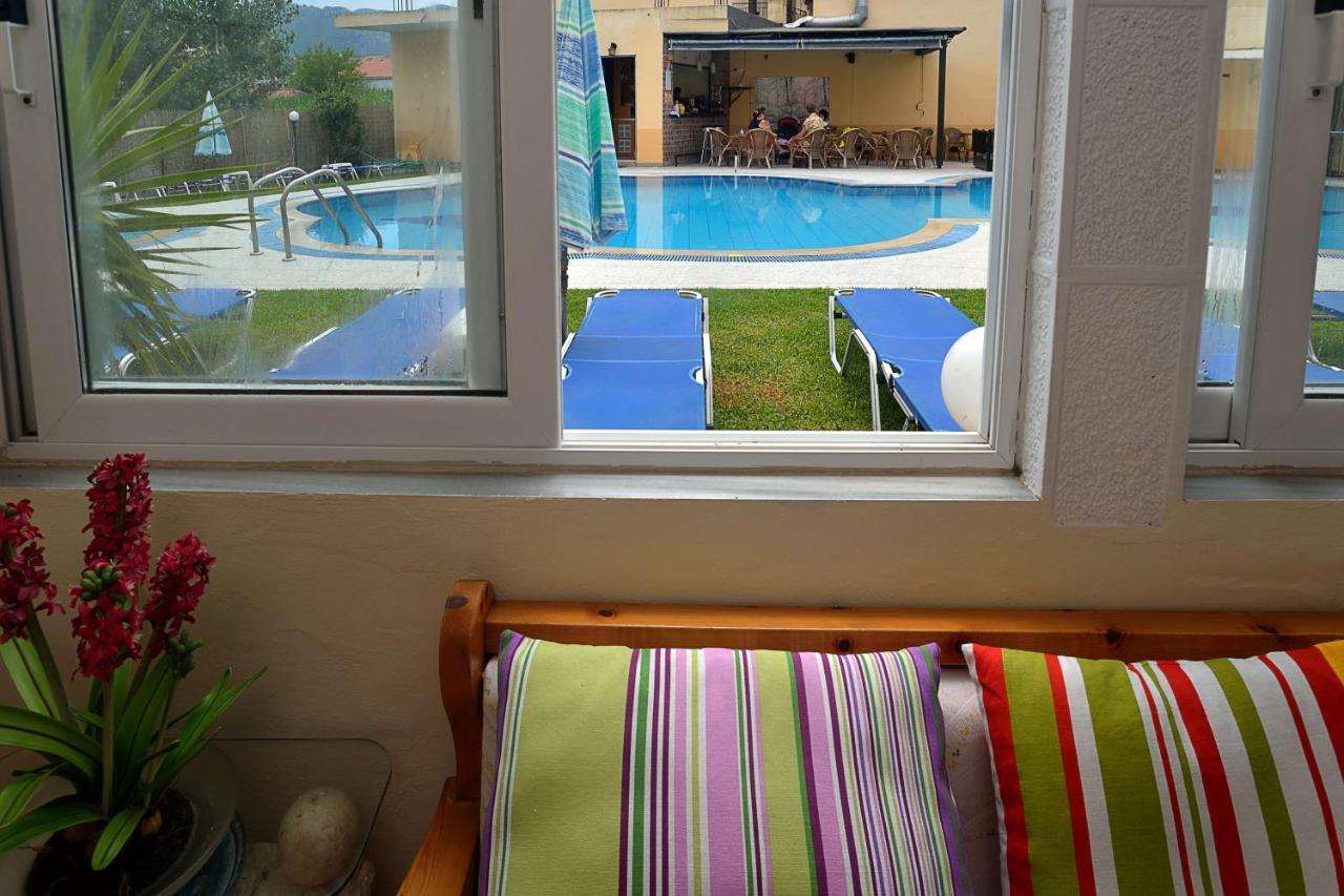 Eleni Apartments Roda  Kamer foto